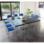 TABLE RECTANGULAIRE CONFORT AVEC BORDS ARRONDIS ANTICHOCS BOIS NOIR PIÈTEMENT CHROMÉ 140 X 70 CM