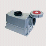 PRISE MURALE AVEC INTERRUPTEUR 230V 63A 2P+T IP67 ET IK08