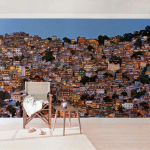 PAPIER PEINT INTISSÉ - RIO DE JANEIRO FAVELA SUNSET - MURAL FORMAT PAYSAGE DIMENSION HXL: 290CM X 432CM