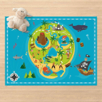 TAPIS EN VINYLE - PLAYOOM MAT PIRATES - WELCOME TO THE PIRATE ISLAND - PAYSAGE 3:4 DIMENSION HXL: 105CM X 140CM