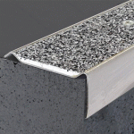 NEZ DE MARCHE INOX ET QUARTZ B4-Q À VISSER 60X30 MM LONGUEUR 2,98 M - GRIS DINAC