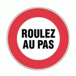 PANNEAU INTERDICTION ROND ROULEZ AU PAS - RIGIDE DIAMÈTRE 450 MM - NOVAP