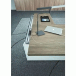 BUREAU RETOUR À DROITE SUR DESSERTE L 180 X P 90 CM PLATEAU ET RETOUR NOYER PIÈTEMENT PLEIN ESSENZZA