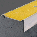 NEZ DE MARCHE INOX ET QUARTZ B4-Q À VISSER 60X30 MM LONGUEUR 2,98 M - JAUNE DINAC