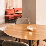 VIBIA MUSA 7402 LAMPE À POSER LED COUCHÉE, SAUMON