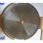 LAME CIRCULAIRE CARBURE PANNEAUX MELAMINE/AGGLO - DIAMÈTRE 300MM - ALÉSAGE 30MM - 72 DENTS POSITIVES - EP 3,2/2,2 - AKE
