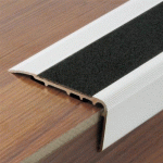 NEZ DE MARCHE ÉVOLUTIF 2CBIS 67X32MM X 3,00M - ALUMINIUM ANODISÉ - À VISSER DINAC