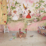 PAPIER PEINT INTISSÉ PREMIUM - THE STRAWBERRY FAIRY - TAILER ROOM - MURAL FORMAT PAYSAGE DIMENSION HXL: 190CM X 288CM