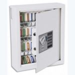 PHOENIX ARMOIRE À CLEFS AVEC SERRURE ÉLECTRONIQUE DE HAUTE SÉCURITÉ, CAPACITÉ 48 CLÉS COLORIS BLANC