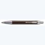 PARKER STYLO BILLE MOYENNE IM PREMIUM CORPS CHOCOLAT MÉTALLIQUE,ATTRIBUTS CHROMÉS (CT)