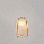 SUSPENSION FORME LANTERNE EN PAPIER JAPONAIS ET STRUCTURE EN BMABOU BLANC - MANUTAN COLLECTIVITÉS