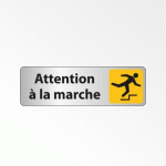 LOT DE 2 - PANNEAU ADHÉSIF - ATTENTION À LA MARCHE TRÉBUCHEMENT - ISO 7010 250 X 80 MM ARGENT