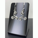 PAIRE DE BOUCLES D'OREILLES TRISKÈLE EN ARGENT 92.5