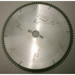 LAME CIRCULAIRE CARBURE PANNEAUX MELAMINE/AGGLO - DIAMÈTRE 300MM - ALÉSAGE 30MM - 96 DENTS POSITIVES QUALITY - EP 3,2/2,2 - AKE