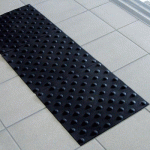 DALLE PODOTACTILE ADHÉSIVE STAIRTECH POUR INTÉRIEUR - 450X412 MM - NOIR DINAC