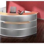 BANQUE D’ACCUEIL JUXTAPOSABLE TOOLS - FORME ARRONDIE, PLATEAU HÊTRE - FINITION ACIER INOXYDABLE - COLORIS CADRE: ALUMINIUM ANODISÉ ARGENT