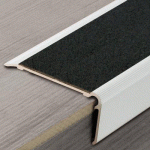 NEZ DE MARCHE ÉVOLUTIF À VISSER 3CBIS 3000 X 67 X 32 MM ALUMINIUM ANODISÉ DINAC