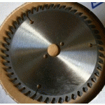 LAME CIRCULAIRE CARBURE BOIS - DIAMÈTRE 180MM - ALÉSAGE 20MM - 54 DENTS - EP 2,8/1,8 - AKE